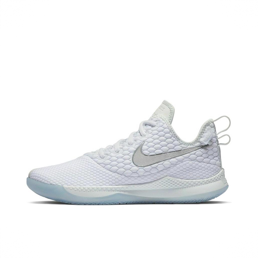 商品配色：White/Pure Platinum/Wolf Grey/Chrome 白蓝