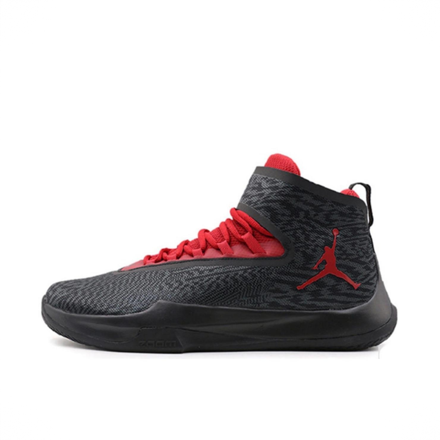 商品配色：Anthracite Gym Red 黑/暗红