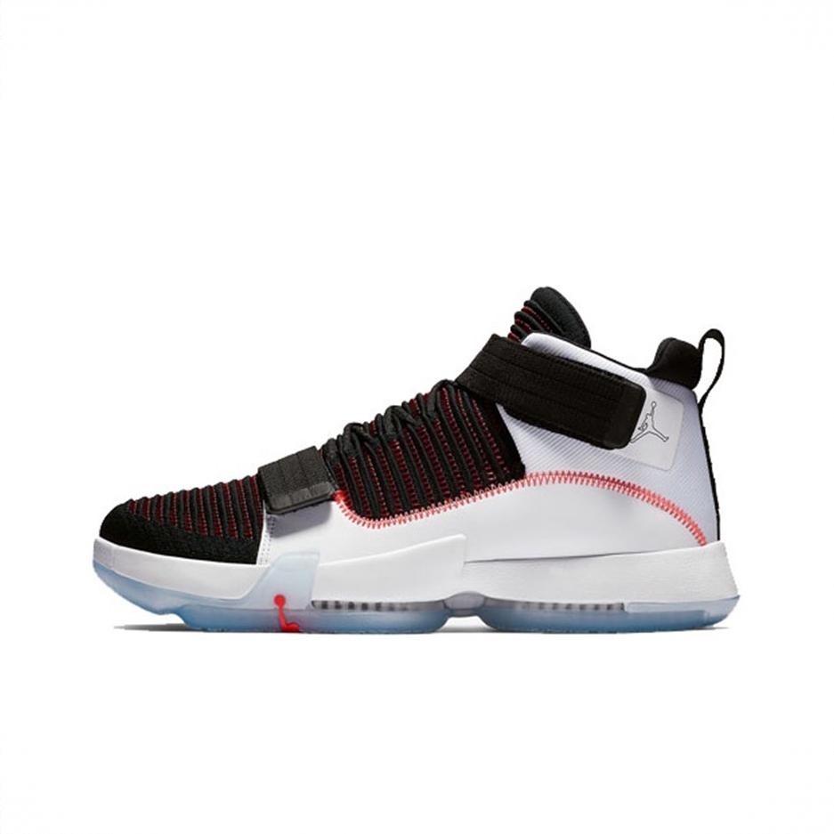 商品配色：Black/White/Red 黑白红