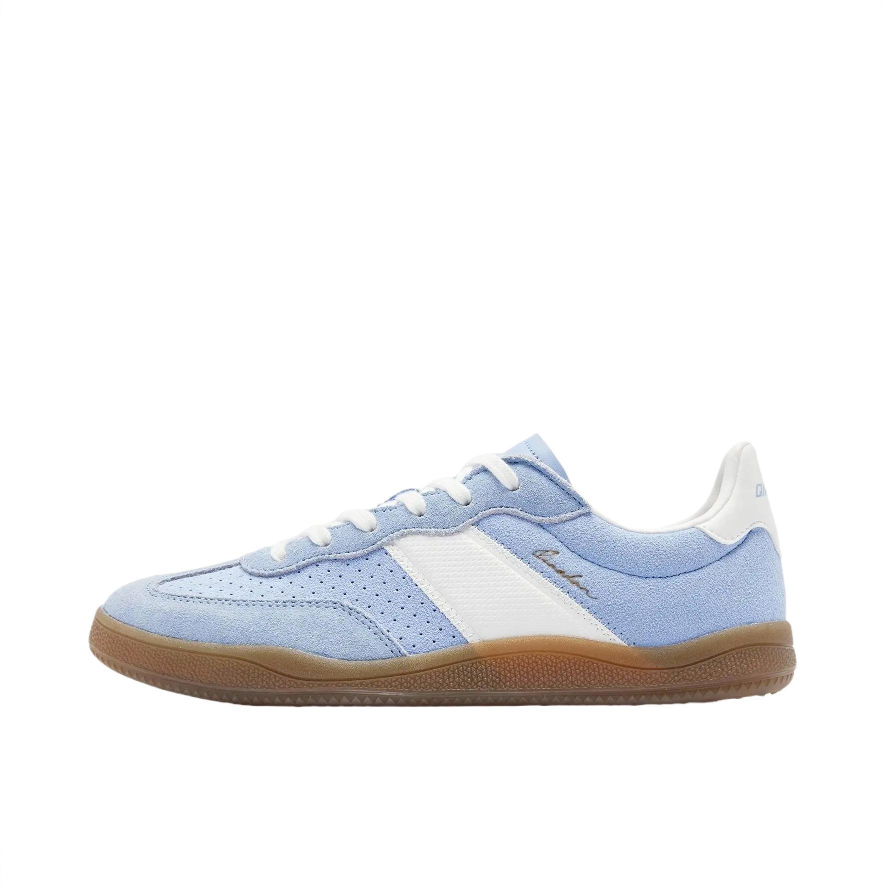 商品配色： 女款/盐晶蓝/乔丹白