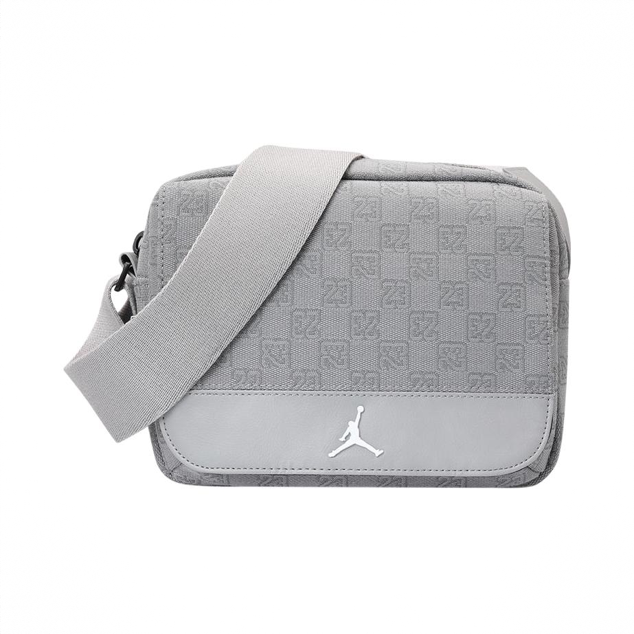 商品配色： 水泥灰 FJ6790-011