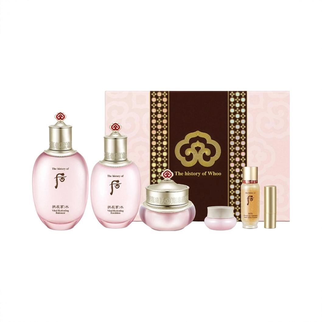 商品配色： 水150ml+乳110ml+面霜（30ml+4ml）+精华15ml+润唇膏1.3g