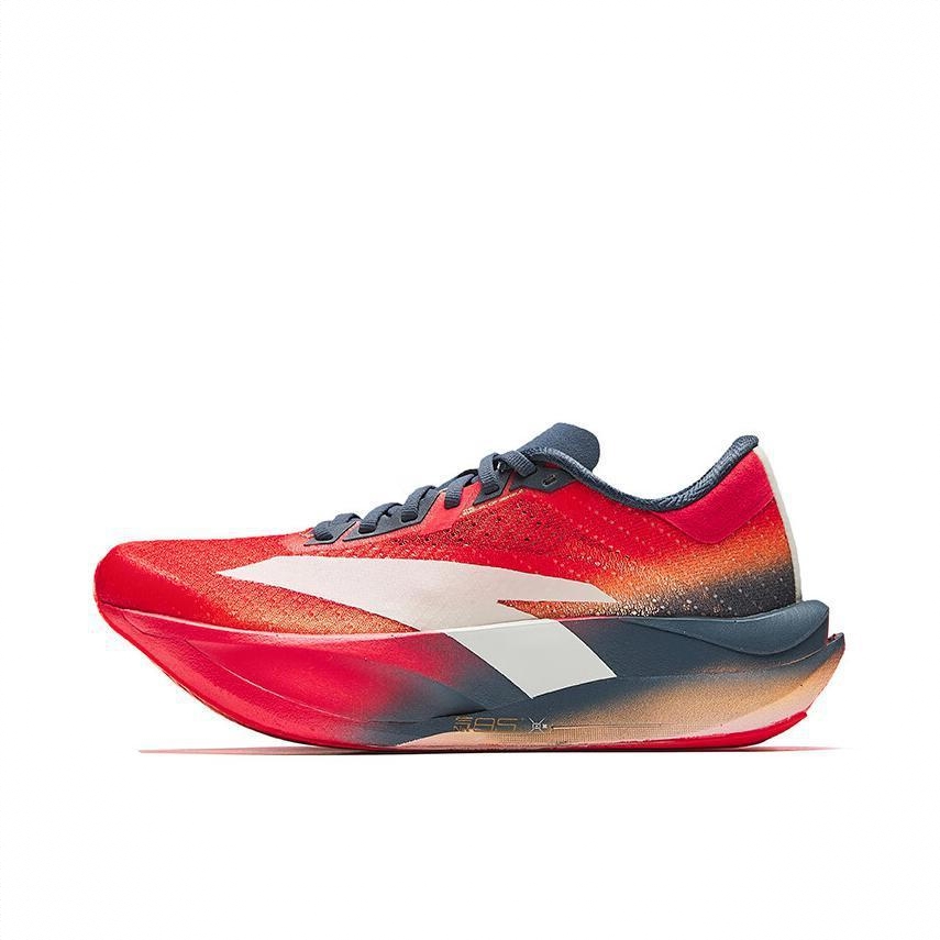 商品配色： 男款/猛冲