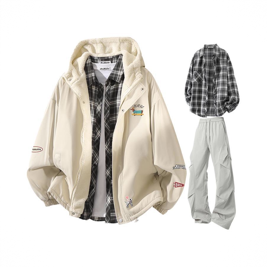 商品配色： 卡其棉服+黑衬衫+浅灰裤子