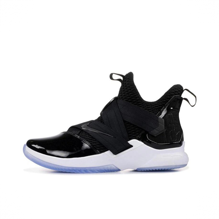 商品配色：Space Jam 黑漆皮