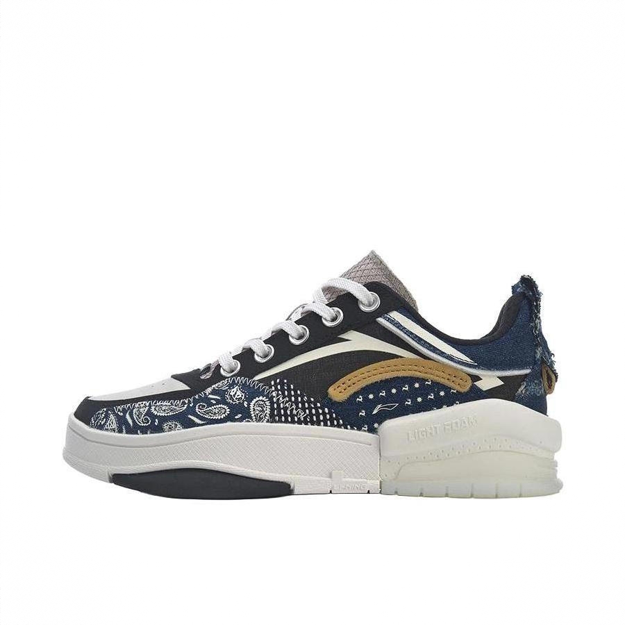 商品配色： 黑色/雪白