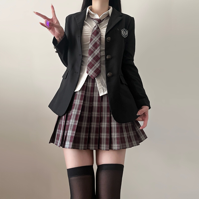 商品配色： 樱华42cm+黑西装+衬衫+领带+徽章+袜子